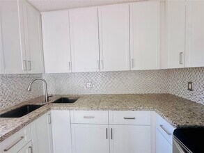 1487 Springside Dr in Weston, FL - Building Photo - Building Photo