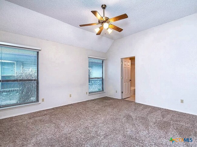 1810 Ramona Cir in San Marcos, TX - Foto de edificio - Building Photo