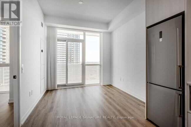 195 Commerce St in Vaughan, ON - Building Photo - Building Photo