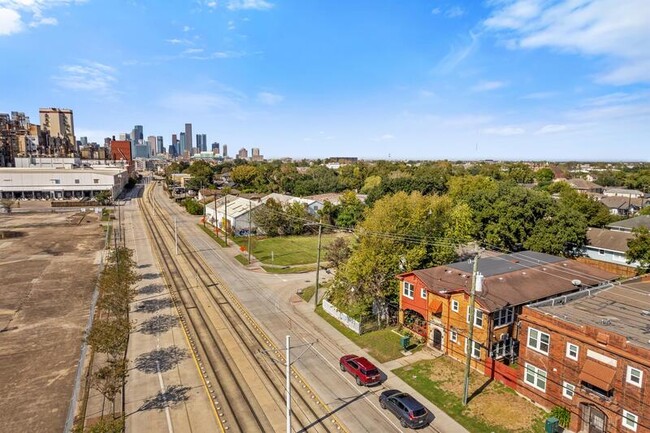 4311 Harrisburg Blvd in Houston, TX - Foto de edificio - Building Photo