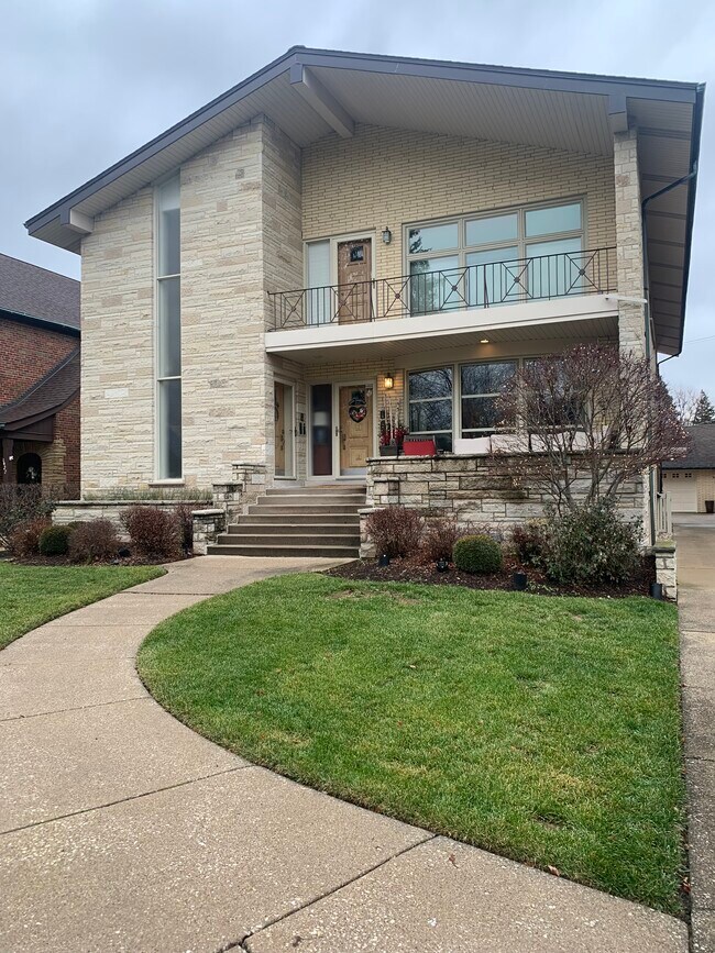 1423 Bonnie Brae Pl Rentals in River Forest, IL
