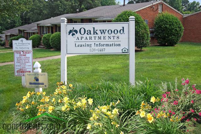 Oakwood Apartments in Raleigh, NC - Building Photo