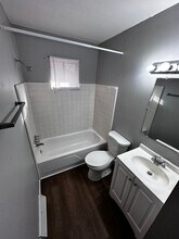 77 Walbridge Ave in Toledo, OH - Foto de edificio - Building Photo