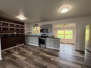 5435 Lower Kula Rd in Kula, HI - Foto de edificio - Building Photo