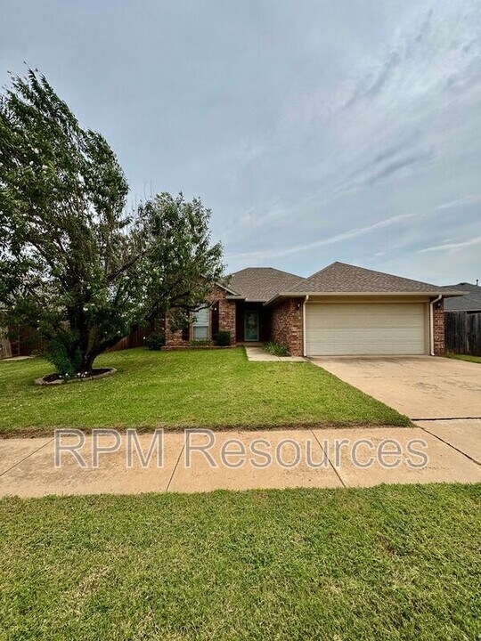 916 Ethan Ln in Yukon, OK - Building Photo