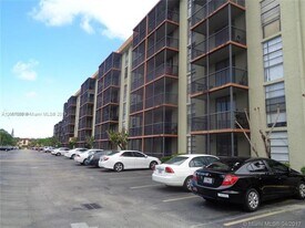 16851 NE 23rd Ave, Unit 119 in North Miami Beach, FL - Building Photo