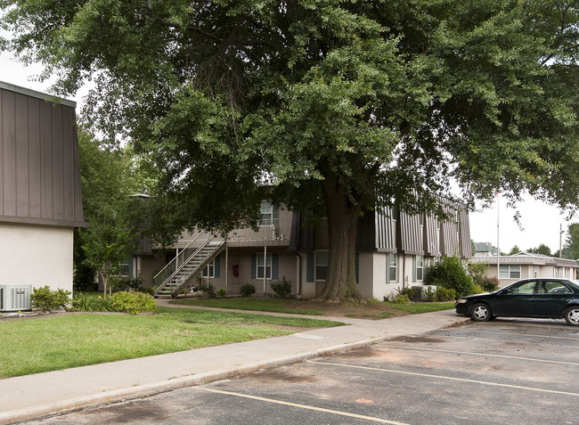 Northwest Acres Apartments in Springdale, AR - Foto de edificio - Building Photo