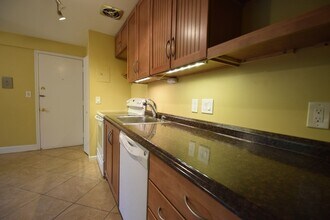 1 Colonial Village Dr in Arlington, MA - Building Photo - Building Photo