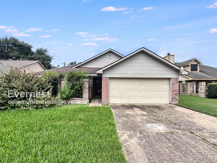 2734 Indian Trail Dr in Missouri City, TX - Building Photo