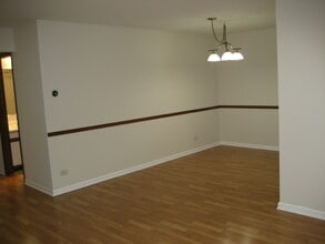 329 Pembroke Ct in Schaumburg, IL - Building Photo - Building Photo