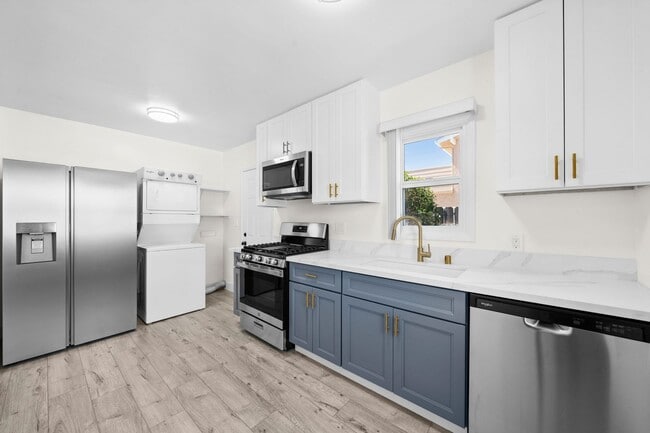 1612 Orange Ave in Costa Mesa, CA - Building Photo - Building Photo