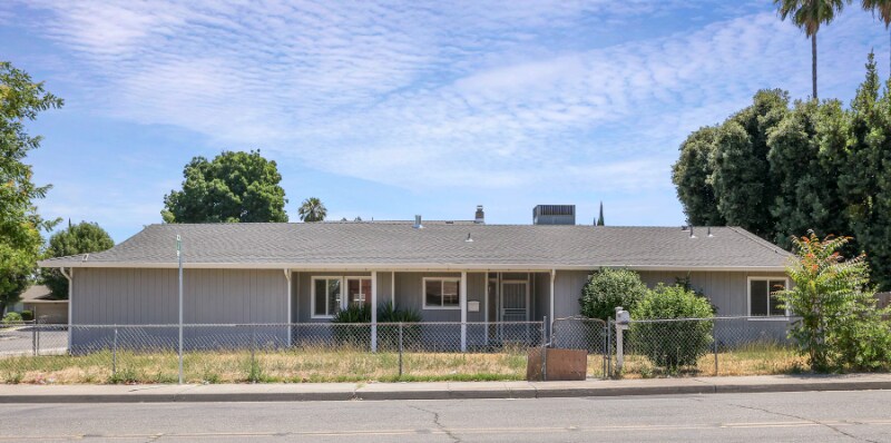 7086 Plymouth Rd in Stockton, CA - Building Photo