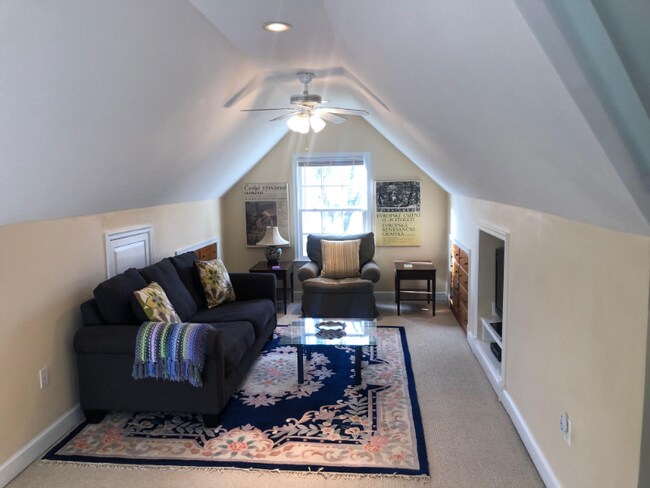 5804 Searl Terrace in Bethesda, MD - Foto de edificio - Building Photo