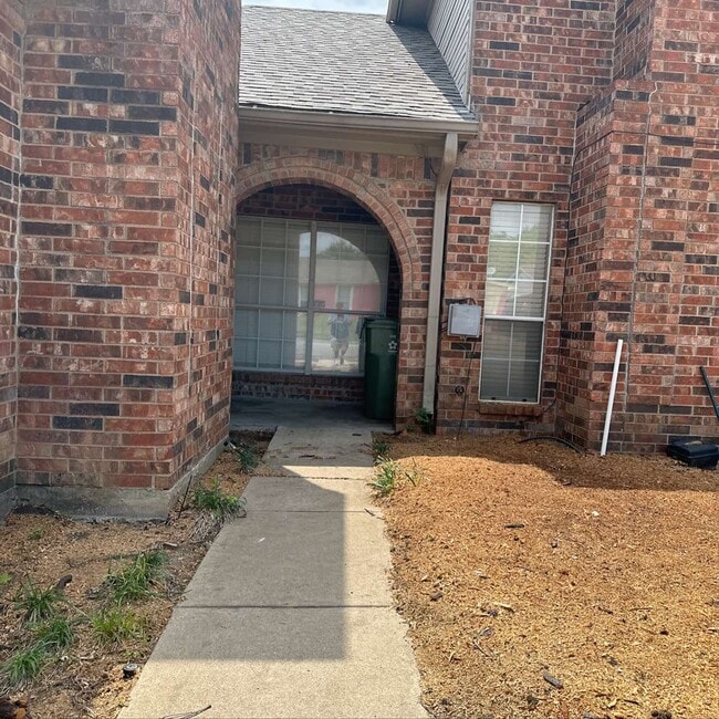 818 Custer St in Arlington, TX - Building Photo - Building Photo