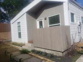 5749 11th Ave in Los Angeles, CA - Building Photo