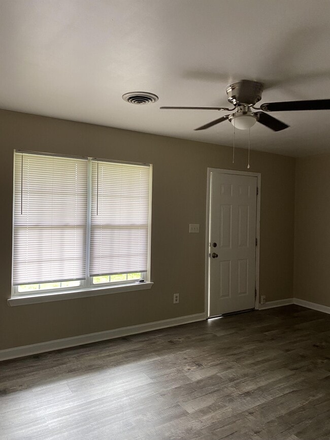 1001 Caroline Dr in Oak Grove, KY - Building Photo - Building Photo