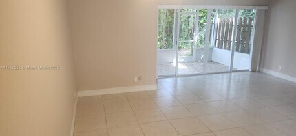 765 Crystal Lake Dr in Pompano Beach, FL - Building Photo - Building Photo