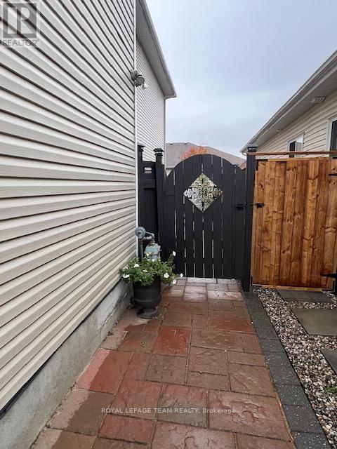 685 Everlasting Crescent in Ottawa, ON - Building Photo - Building Photo