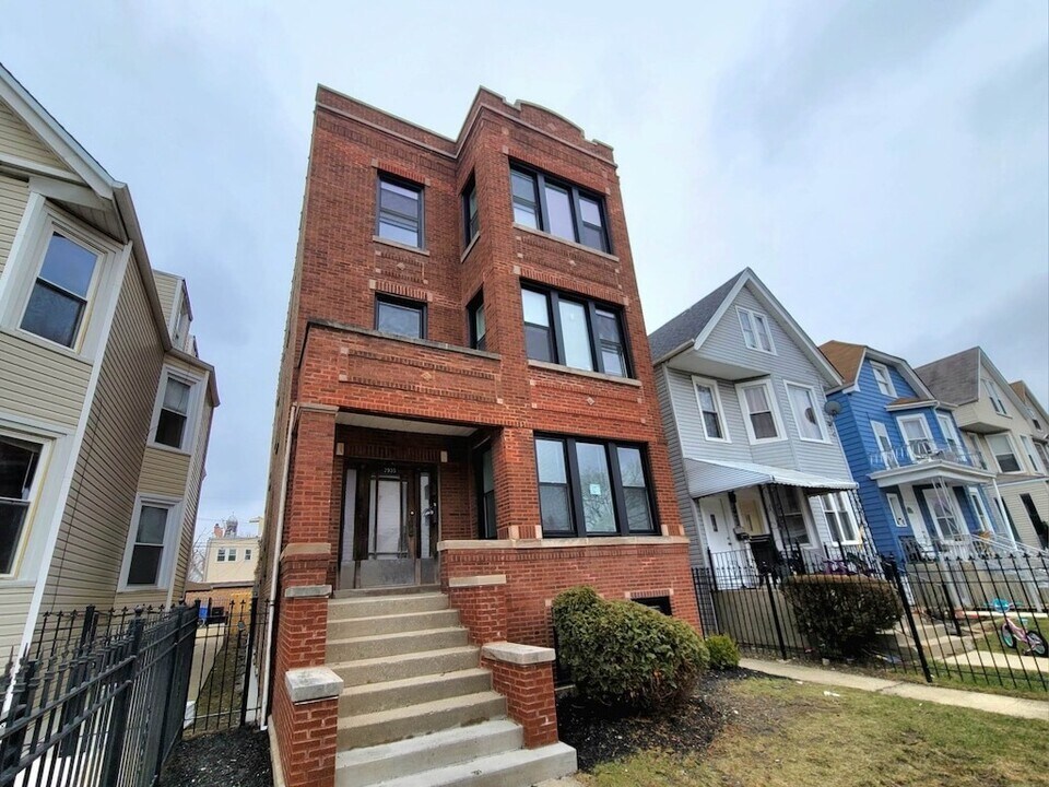 2935 N Lawndale Ave-Unit -2 in Chicago, IL - Foto de edificio