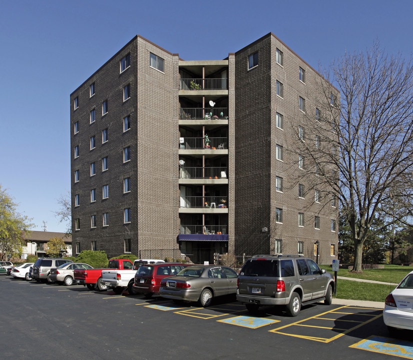 Fordem Towers in Madison, WI - Building Photo