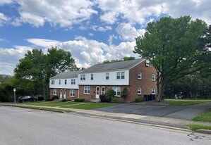 120 Crestmont Ave in State College, PA - Building Photo