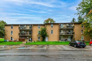 645-645 Village Green Ave in London, ON - Building Photo