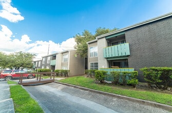 Sundance Apartment Homes in San Antonio, TX - Foto de edificio - Building Photo