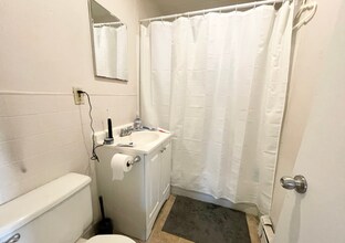 1572 Tremont St, Unit 2 in Boston, MA - Foto de edificio - Building Photo