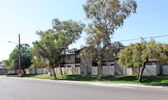 Myrtle Manor Apartments in Phoenix, AZ - Building Photo - Building Photo