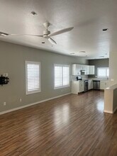 7500 E Deer Valley Rd, Unit 42 in Scottsdale, AZ - Foto de edificio - Building Photo