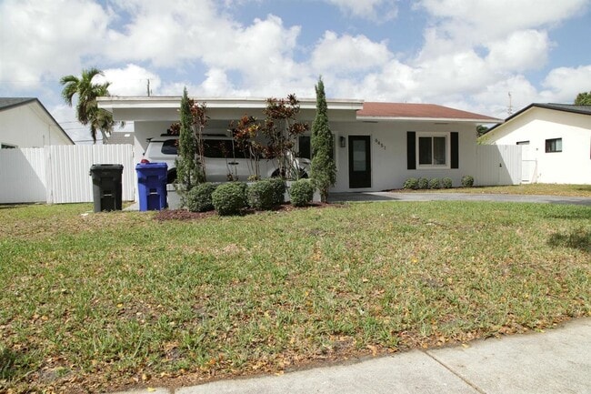 6451 Pershing St in Hollywood, FL - Building Photo - Building Photo