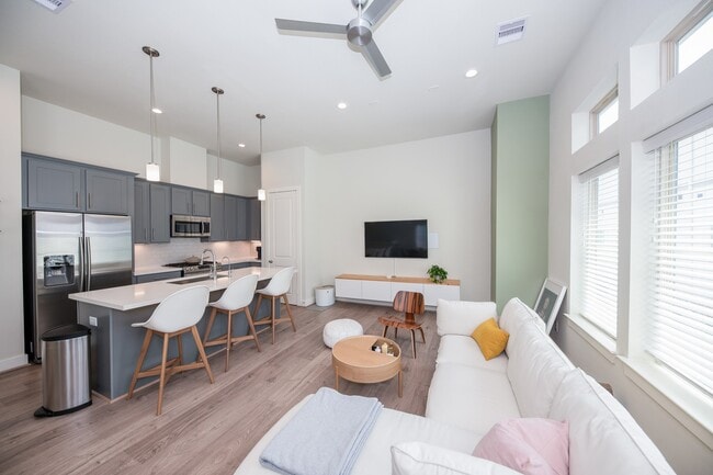 5209 Allen St in Houston, TX - Building Photo - Building Photo