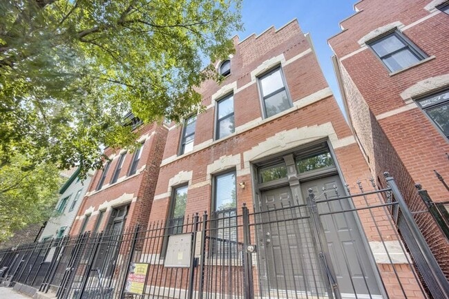 property at 1325 W 18th Pl