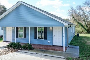 618 E Pine Ave in Wake Forest, NC - Building Photo