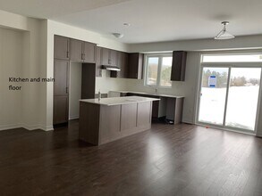 21 Greer St in Barrie, ON - Building Photo - Building Photo