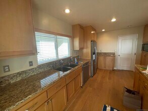6745 Nepeta Way in Carlsbad, CA - Building Photo - Building Photo