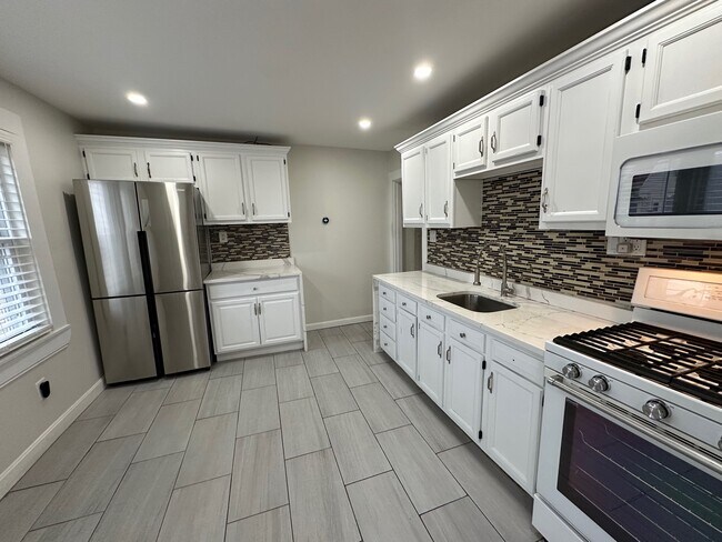 8 Bradford Ter in Everett, MA - Building Photo - Building Photo
