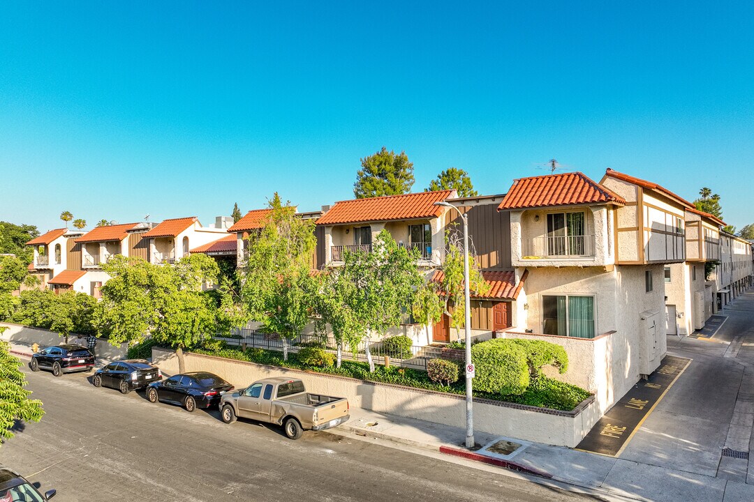 Sherman Way Townhomes in Reseda, CA - Building Photo