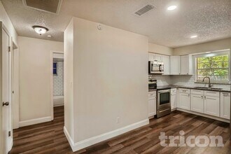 4926 Haines Rd N in St. Petersburg, FL - Foto de edificio - Building Photo