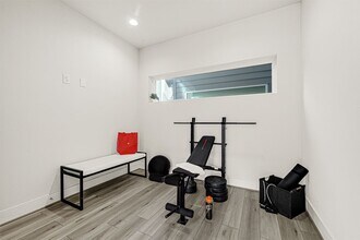 3313 Baer St in Houston, TX - Building Photo - Building Photo