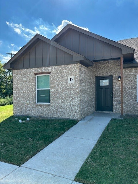 1531 W Kilpatrick Ave in Cleburne, TX - Building Photo