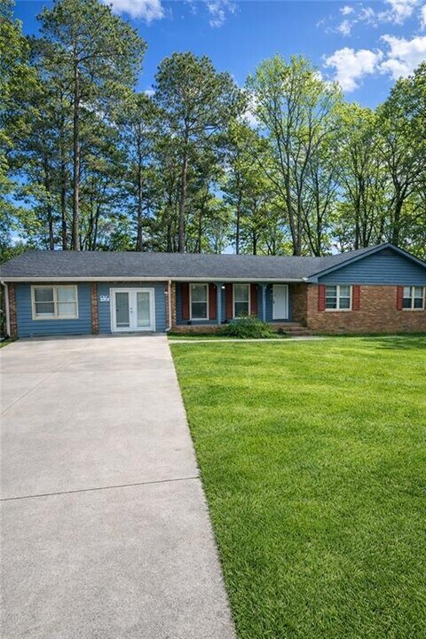 1802 Driftwood Pl in Snellville, GA - Building Photo