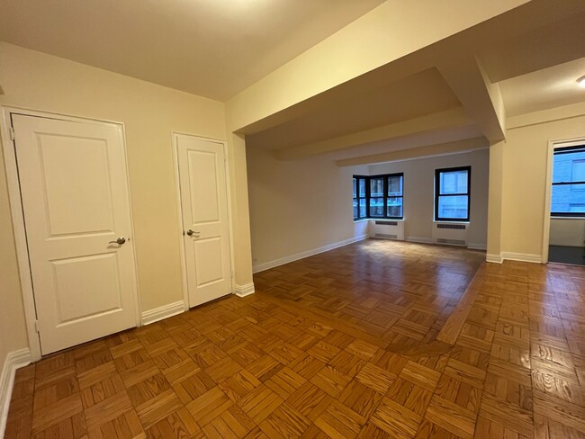 141 E 56th St in New York, NY - Building Photo - Building Photo