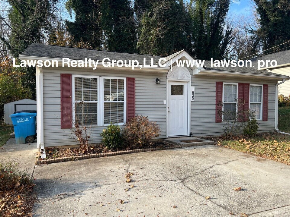 1825 Greenbrier Ave SE in Roanoke, VA - Building Photo