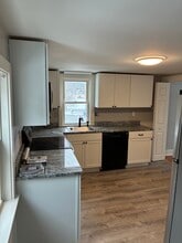 14 Rochester St, Unit #3 in Berwick, ME - Building Photo - Building Photo