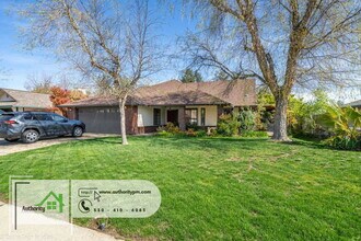 2832 Howard Dr in Redding, CA - Foto de edificio - Building Photo