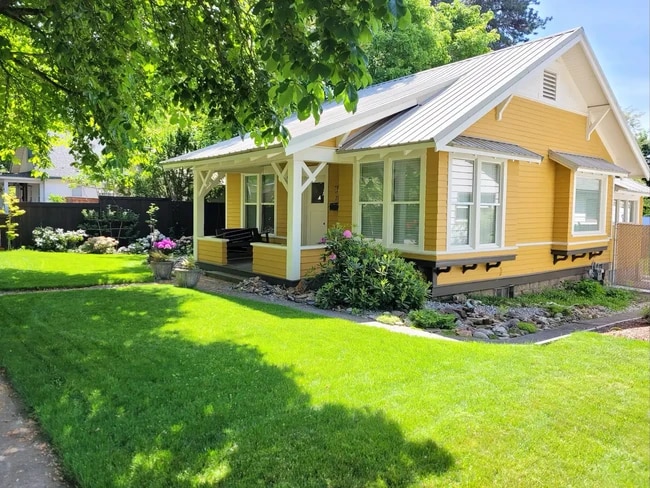 property at 716 E Garden Ave
