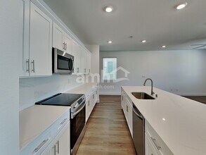 8104 Winterfell Peak Ave in Las Vegas, NV - Building Photo - Building Photo