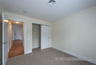 14 Westgate Dr in Woburn, MA - Building Photo - Building Photo