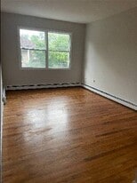 18 Sylvan Ct in Staten Island, NY - Building Photo